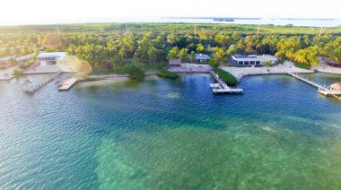 Güzel deniz ve bitki örtüsü Islamorada, havadan görünümü