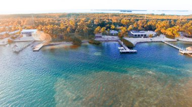 Güzel deniz ve bitki örtüsü Islamorada, havadan görünümü