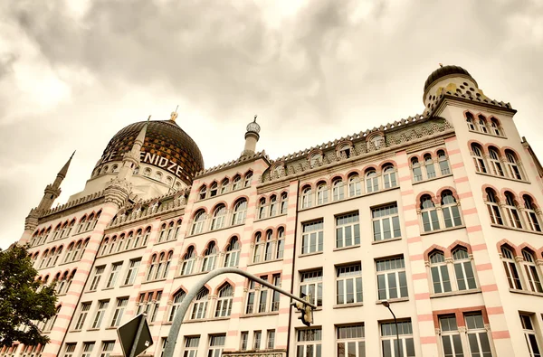 Yenidze Gebäude, das 1909 als Zigarettenfabrik konzipiert wurde - dresd — Stockfoto