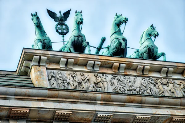 Puerta de Brandenburgo Quadriga en Berlín, Alemania — Foto de Stock