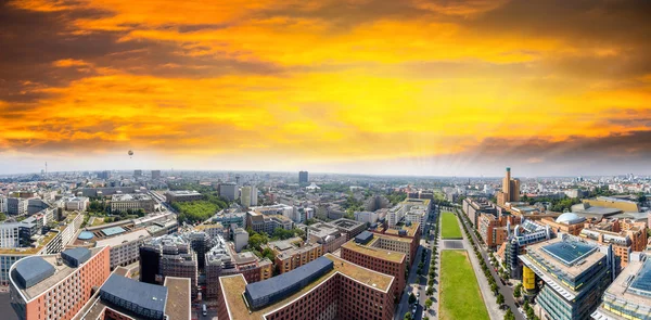 Letecký pohled na náměstí Potsdamer Platz a zahrad v Berlíně, Germa — Stock fotografie