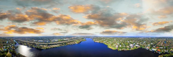 Panorama Flygfoto över West Palm Beach, Florida. Solnedgången luftkonditionerade — Stockfoto