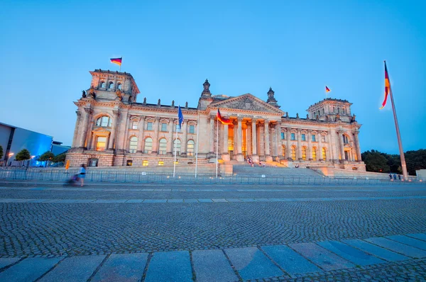 Rijksdag gebouw bij zonsondergang, Berlijn — Stockfoto