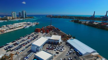 Macarthur Causeway havayla Miami manzarası