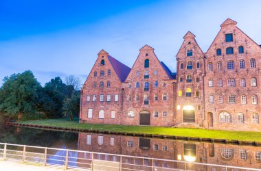 Salzspeicher (tuz depo) Lubeck gece, Almanya. Onun