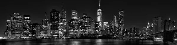 New York City Manhattan downtown skyline at dusk with skyscraper — Stock Photo, Image