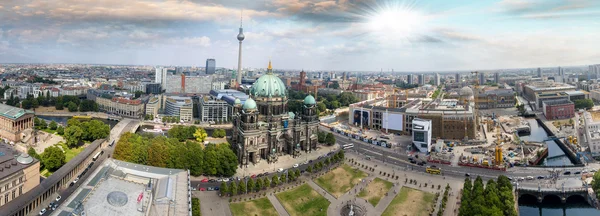 Panoramiczny widok z lotu ptaka Berlin Cathedral — Zdjęcie stockowe