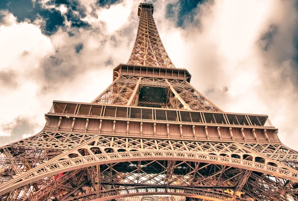 Цвета Эйфелевой башни в Париже — стоковое фото