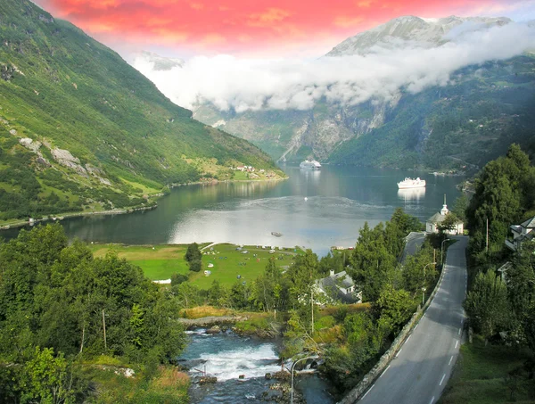 Nature of Geiranger Fjord — Stock Photo, Image