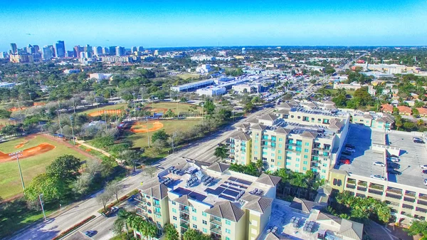 Miami Beach, Floride. Vue aérienne des toits de la ville au crépuscule — Photo