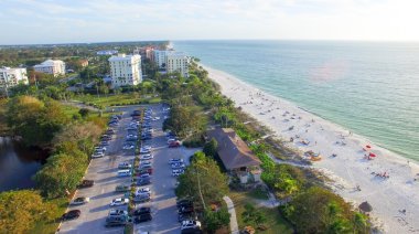 Naples, Florida. Kıyı şeridi havadan görünümü