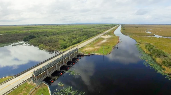 Luchtfoto van Florida Everglades in de schemering — Stockfoto