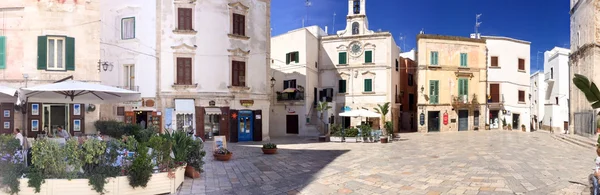 Polignano A Mare, İtalya - Spetember 2014: Güzel bir şehir panoram — Stok fotoğraf