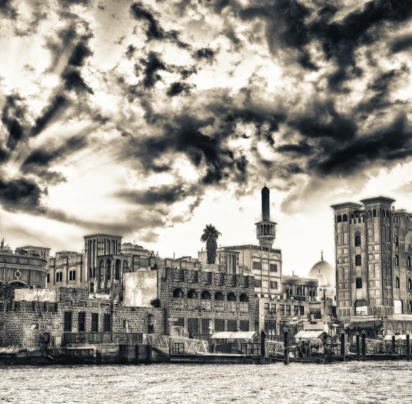 Old Dubai buildings, black and white — Stock Photo, Image