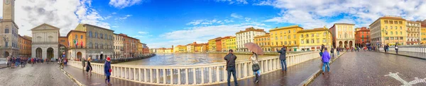 PISA, ITALY - FEBRUARY 2014: Arno river after massive rain preci — Stock Photo, Image