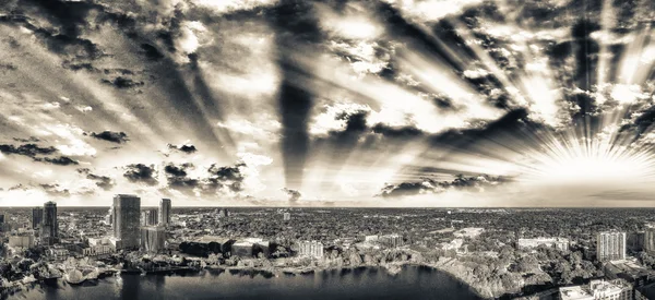 Smuk panoramaudsigt over Orlando fra Lake Eola - Stock-foto