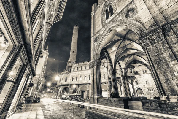 Piazza Maggiore in de schemering in Bologna, Italië — Stockfoto