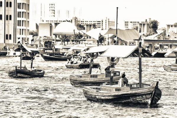 Tekneler defne Creek, dubai, Birleşik Arap Emirlikleri — Stok fotoğraf