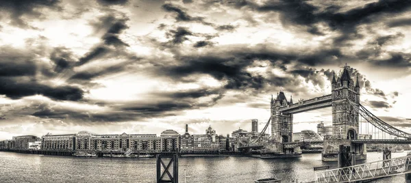 Όμορφη θέα της Tower Bridge στο Λονδίνο, Ηνωμένο Βασίλειο — Φωτογραφία Αρχείου