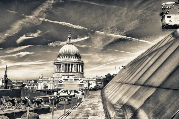 Bela vista da Catedral de São Paulo em Londres — Fotografia de Stock