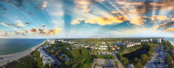 Nápoles ao entardecer, vista panorâmica aérea da costa da Flórida — Fotografia de Stock