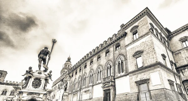 Alacakaranlıkta Piazza Maggiore'ye Bologna, İtalya — Stok fotoğraf