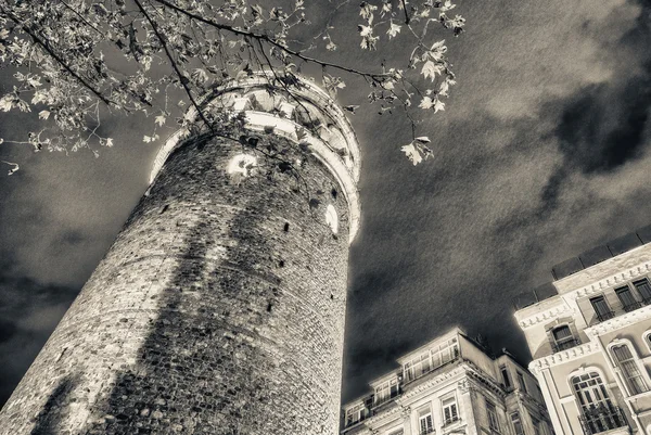 Galatská věž v noci, istanbul — Stock fotografie