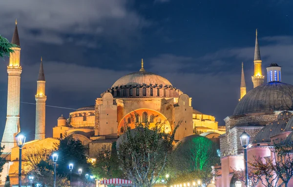 Yang Mulia Hagia Sophia Museum di malam hari, Istanbul, Turki — Stok Foto