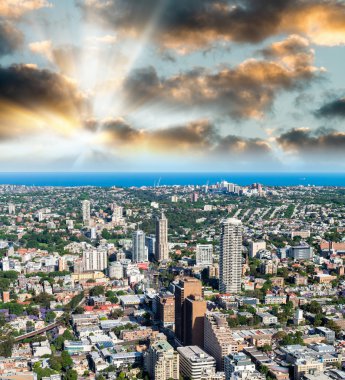 Avustralya Sydney gökdelenlerin havadan görünümü