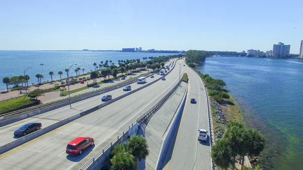 Rickenbacker casuseway. Luftaufnahme an einem sonnigen Tag in Miami — Stockfoto