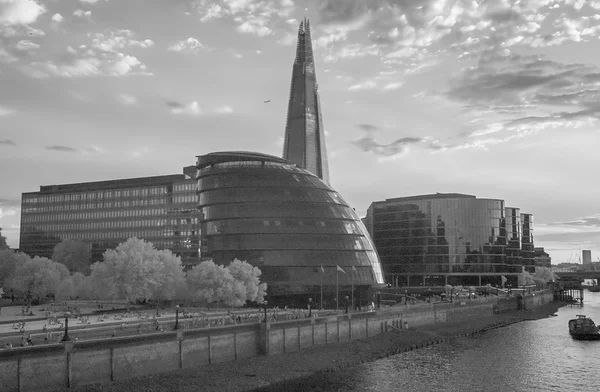 Здания и горизонты Лондона, инфракрасный обзор — стоковое фото
