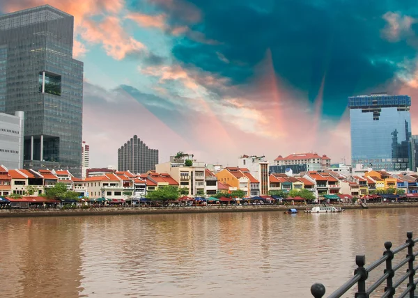 Singapur binalar ve onun Nehri — Stok fotoğraf