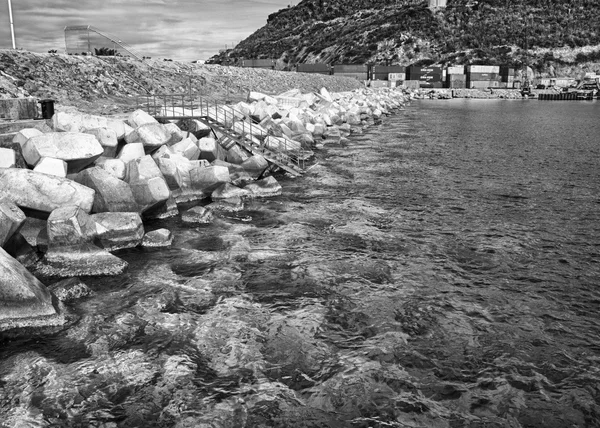 Vista en blanco y negro de la costa de San Martín — Foto de Stock