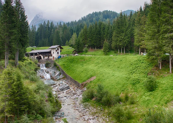 Dolomiten park in italien wunderschöne landschaft — Stockfoto