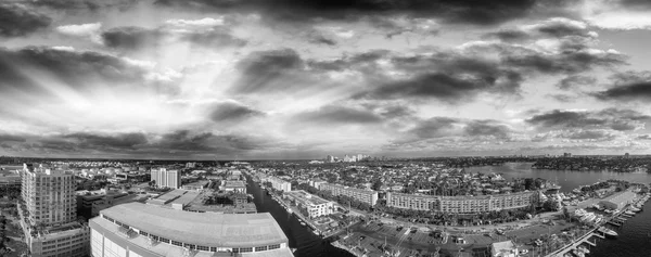 Fort lauderdale bei Sonnenuntergang. Luftaufnahme von Florida — Stockfoto