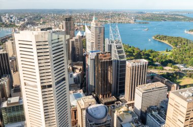 Avustralya Sydney gökdelenlerin havadan görünümü