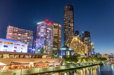 Melbourne Southbank gün batımında. Güzel bir şehir manzarası