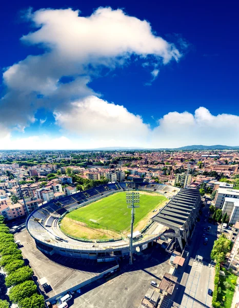 Luchtfoto van voetbalstadion in de schemering — Stockfoto