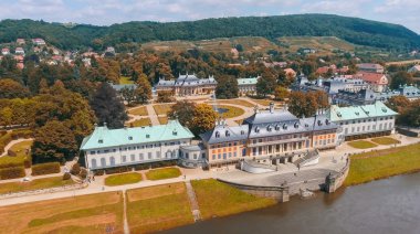 Saxony, Almanya. Pillnitz Kalesi'nin güzel havadan görünümü