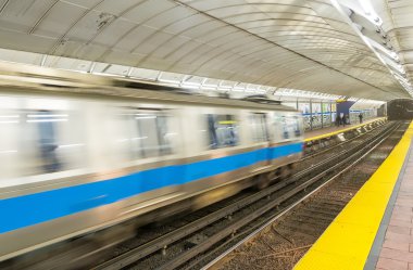 Metro İstasyonu'na trenle hızlandırmak