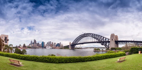 Panoramautsikt över Sydney bay på en molnig dag — Stockfoto