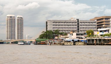 Bulutlu bir günde Bangkok manzarası