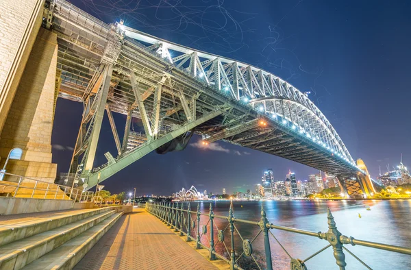 Amazing wide angle night view of Sydney Harbour Bridge, Australi — Stock Photo, Image