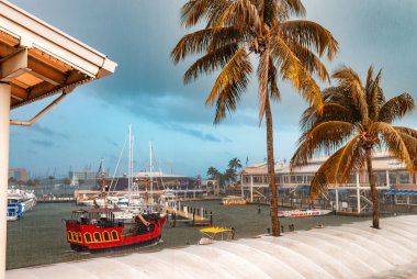 Miami - 23 Şubat 2016: Port Miami ve gemi. Miami ağırlıyor 
