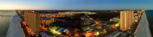 Panama Beach uzun kıyı şeridi, Florida. Geceleri hava panoramik — Stok fotoğraf