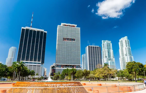 迈阿密美丽的风景线。城市建筑和摩天大楼 — 图库照片
