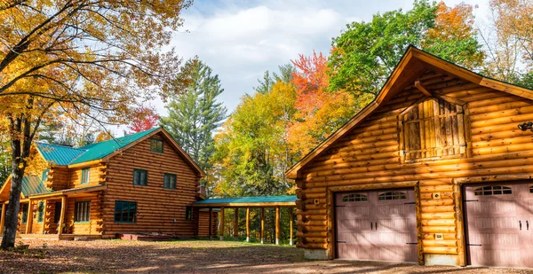 Bu paritinin çok görkemli New England yeşillik senaryonun Güz — Stok fotoğraf