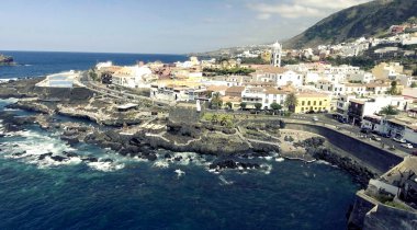 Kıyı şeridi Tenerife adasının havadan görünümü