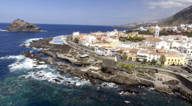 Garachico, Tenerife. Okyanus boyunca havuz manzarası