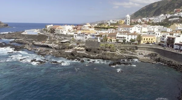 Veduta aerea delle piscine naturali lungo l'oceano — Foto Stock